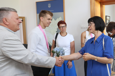 MACE SPREJEM PRI ŽUPANU 16 FOTO LJUBO VUKELIČ